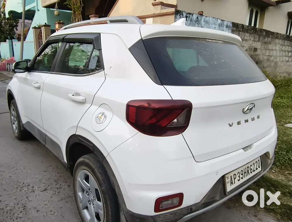 Hyundai Venue 2021 Petrol Well Maintained
