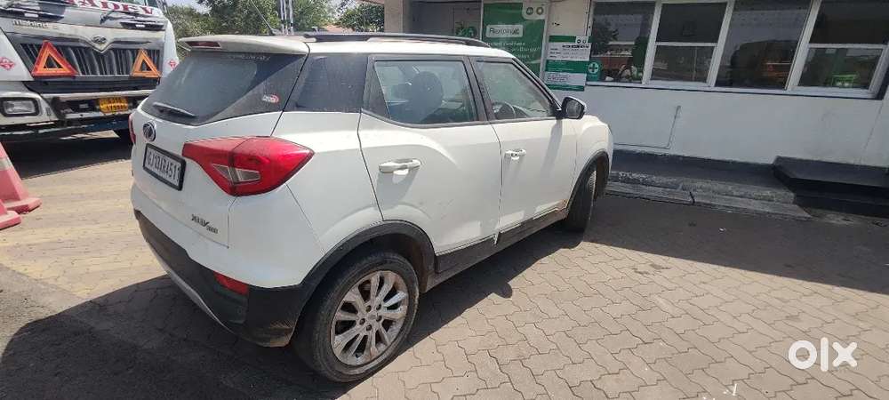 Mahindra Xuv300 W8 2021 Petrol Well Maintained