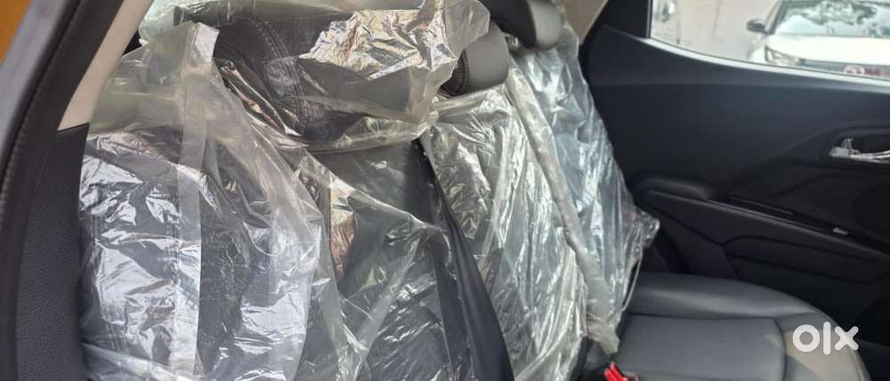 Mahindra Xuv300 W8 Option, 2026, Petrol