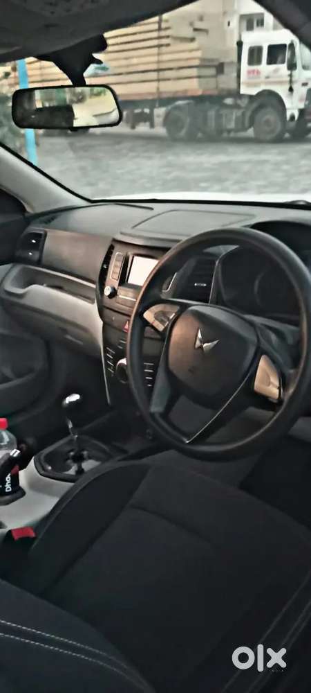 Mahindra Xuv300 W6 Amt 2023  Sunroof  Excellent Condition