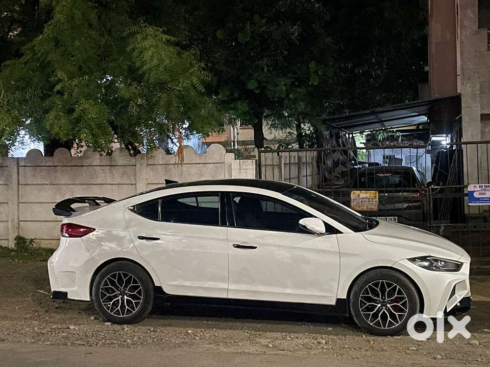 Hyundai Elantra Petrol 2nd 2017