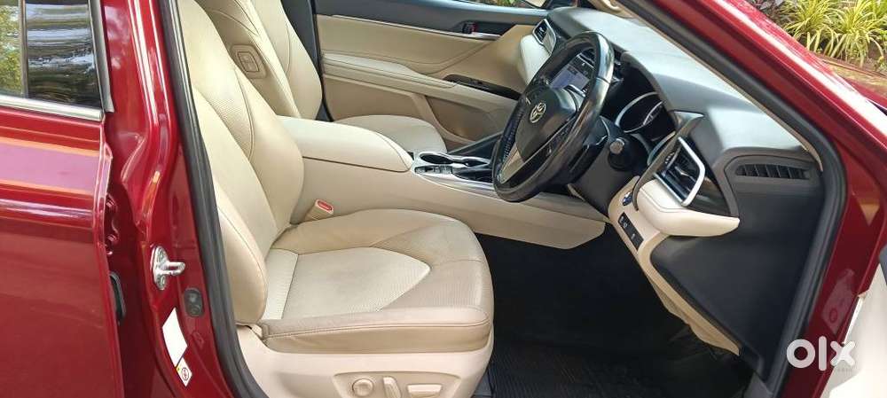Toyota Camry Hybrid, 2019