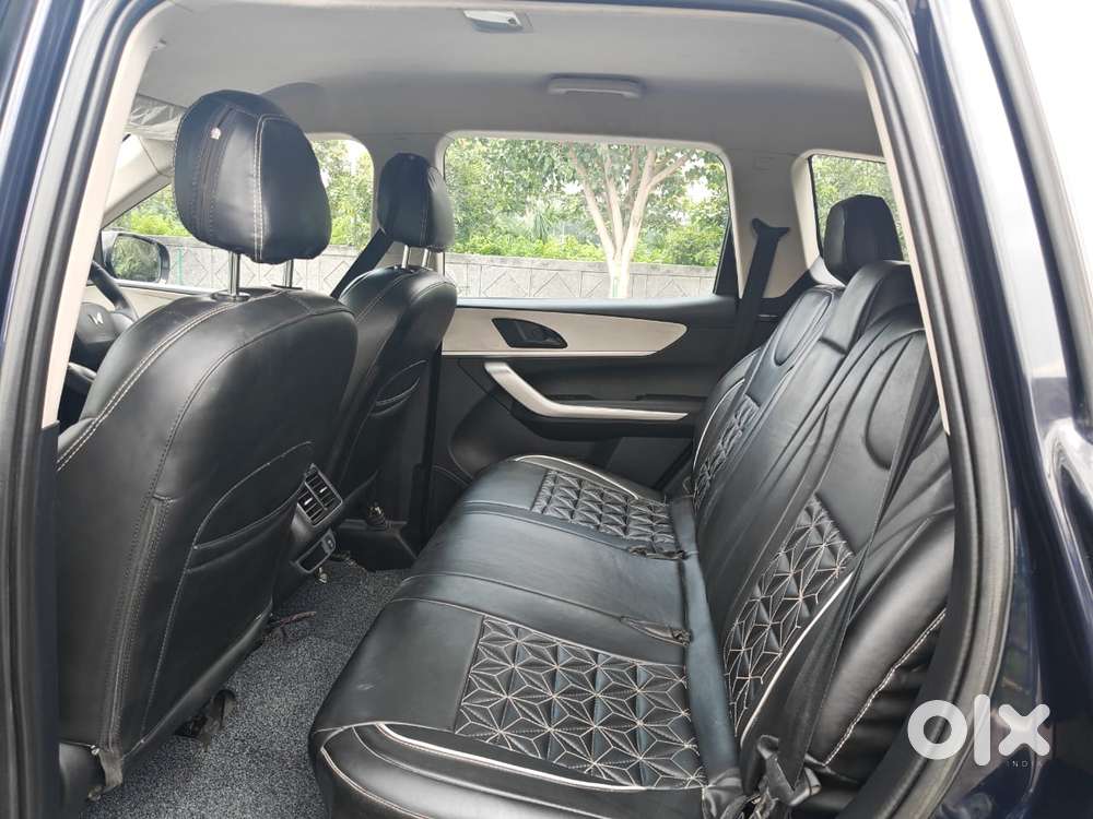 Mahindra Xuv700 Ax 3 Petrol Mt 5 Str (e), 2022, Petrol