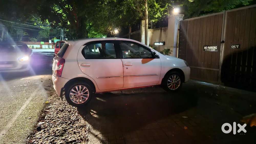 Toyota Etios Liva 2013(v)