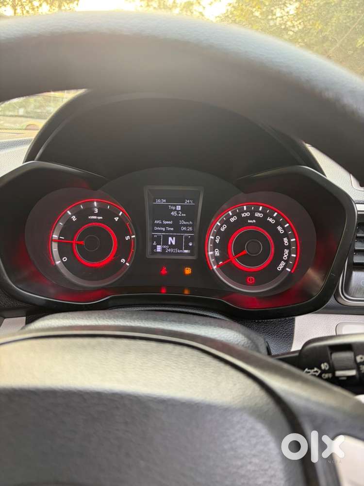 Mahindra Xuv300 Diesel 2021 W6 (o) Sunroof Automatic 24900 Km