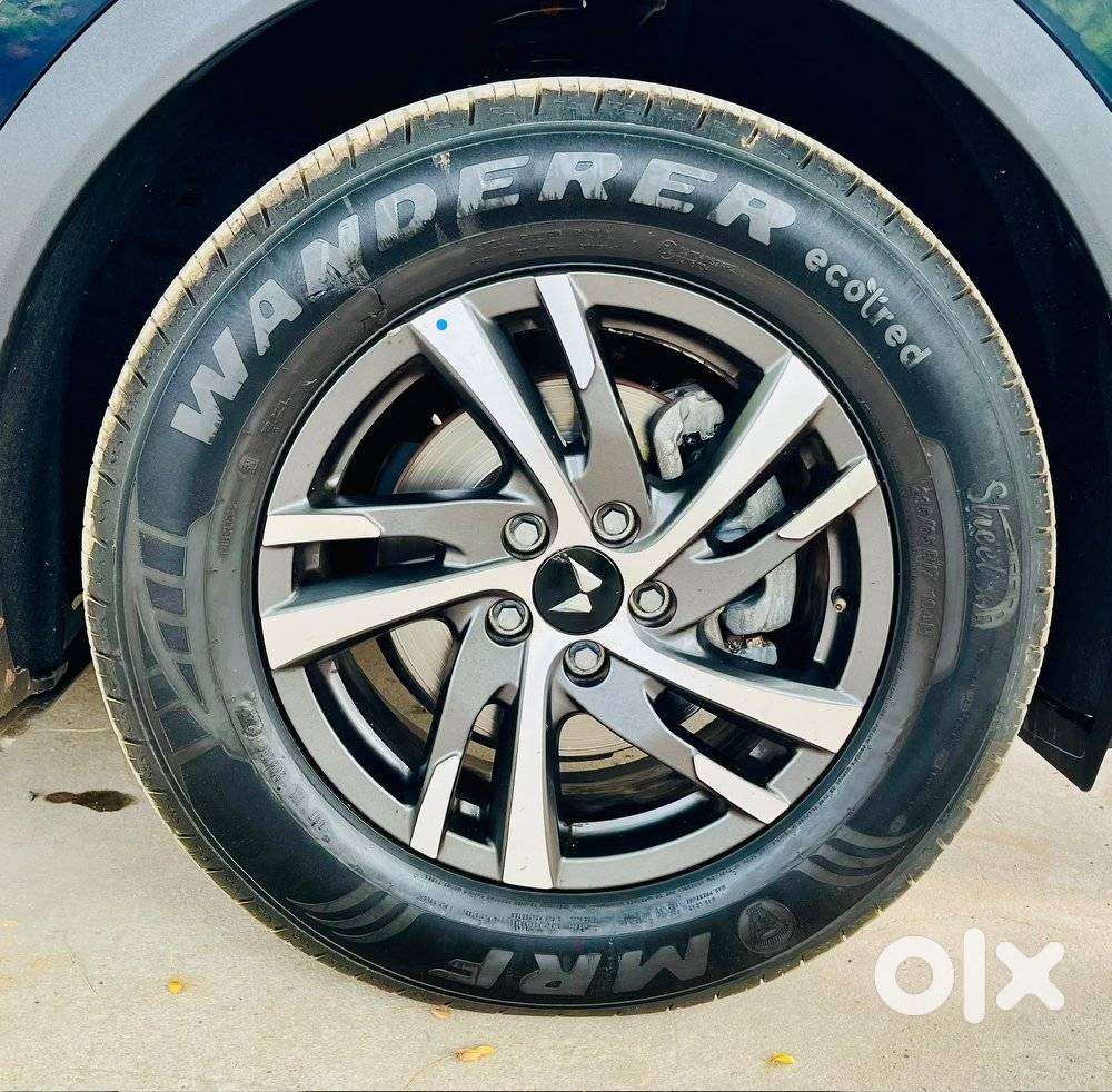 Mahindra Xuv700 2.2 Ax 5 Diesel Mt 7 Str, 2025, Diesel