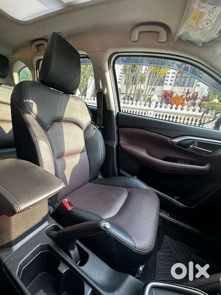 Maruti Suzuki Grand Vitara 1.5 Alpha Smart Hybrid Dual Tone At, 2023..