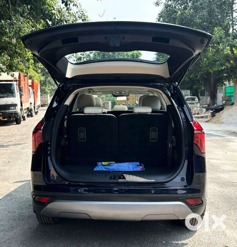 Mahindra Xuv700 2.0 Ax 7 Petrol At Str, 2024, Petrol