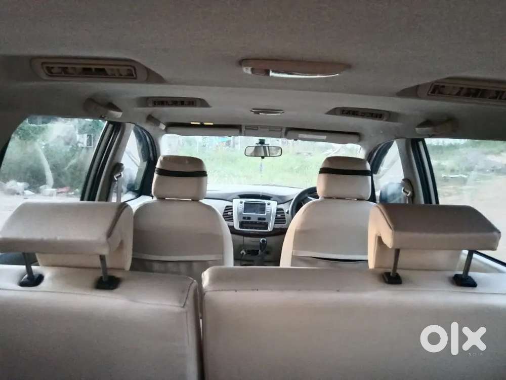 Toyota Innova 2.0 V 2012