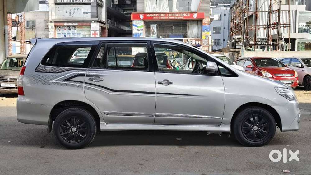 Toyota Innova 2.5 Vx 8 Str Bs-iii, 2015, Diesel