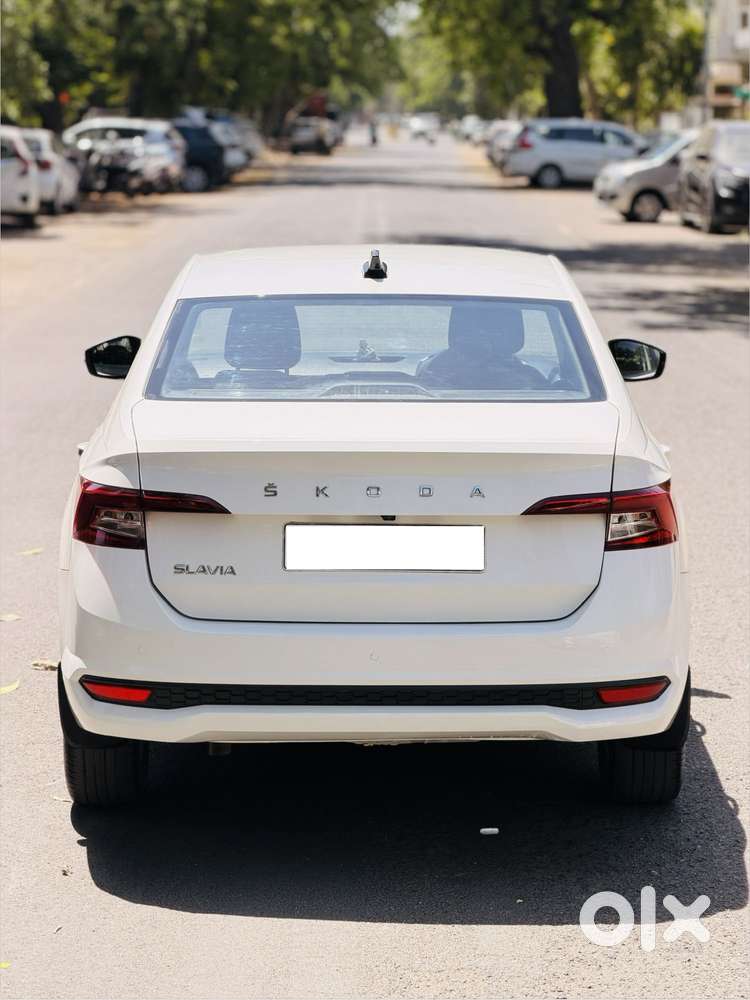Skoda Slavia Ambition 1.0l Tsi At, 2022, Petrol