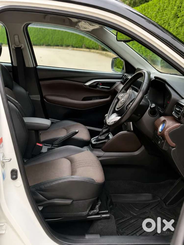 Toyota Urban Cruiser Hyryder 1.5 V Hybrid, 2023, Petrol