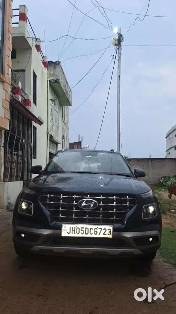 Hyundai Venue 2022 Petrol Well Maintained