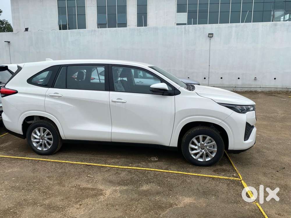 Toyota Innova Hycross 2.0 Gx 8 Str, 2025, Petrol