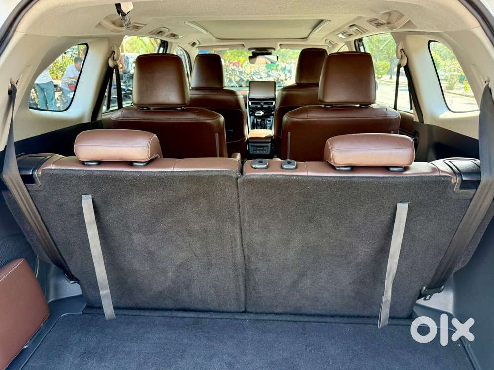Toyota Innova Hycross 2.0 Zx (o) Hybrid 7 Str, 2025, Petrol