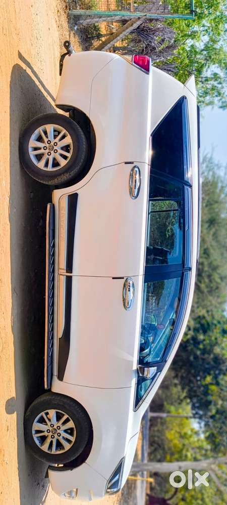 Toyota Innova Crysta 2.4 G Mt 8s, 2016, Diesel