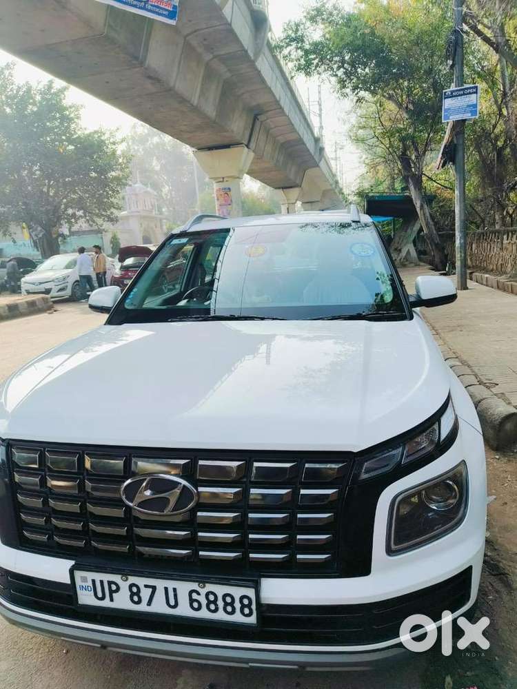 Hyundai Venue 2023 Petrol Well Maintained