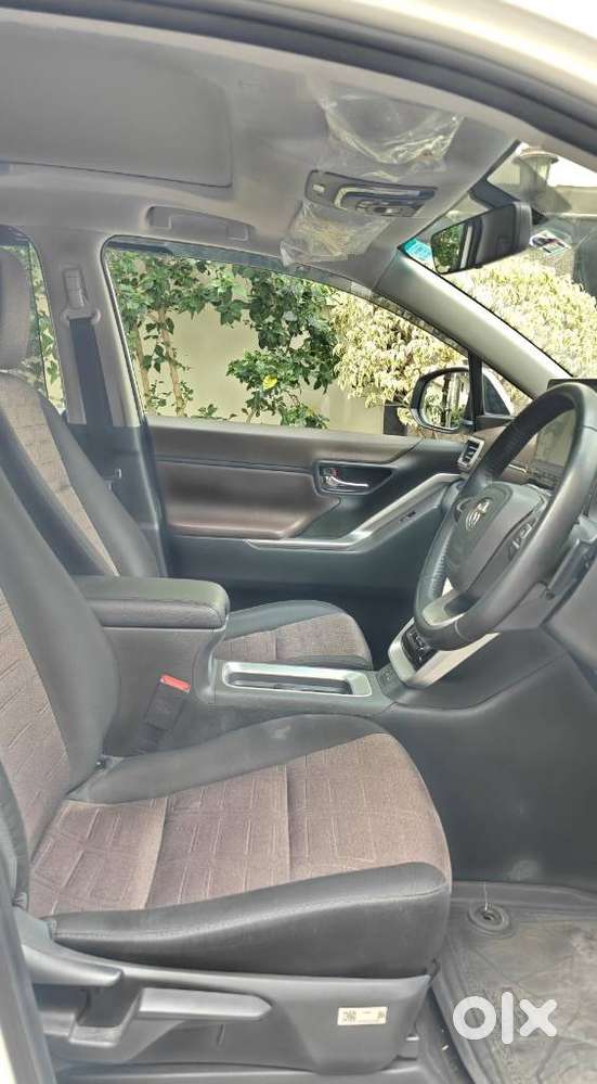 Toyota Innova Hycross 2.0 Vx (o) Hybrid 7 Str, 2025, Petrol