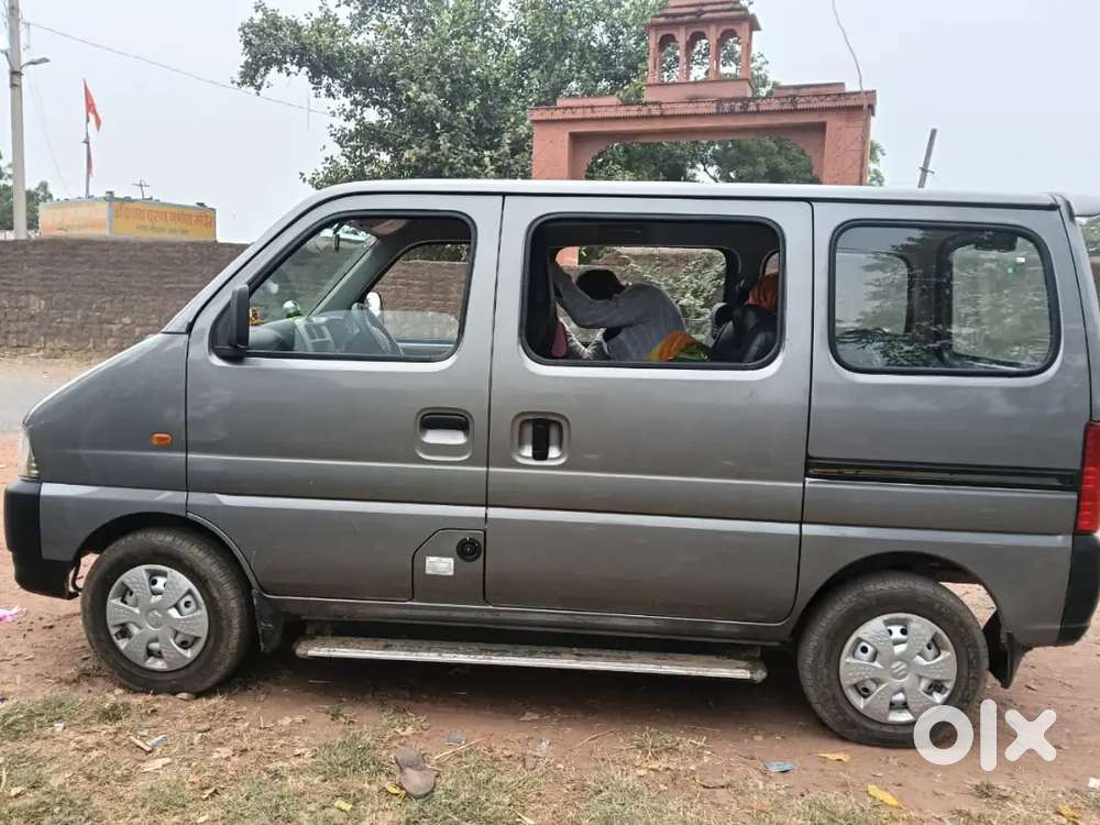 Maruti Suzuki Eeco 2025 Cng & Hybrids 3000 Km Driven 8 Months Old