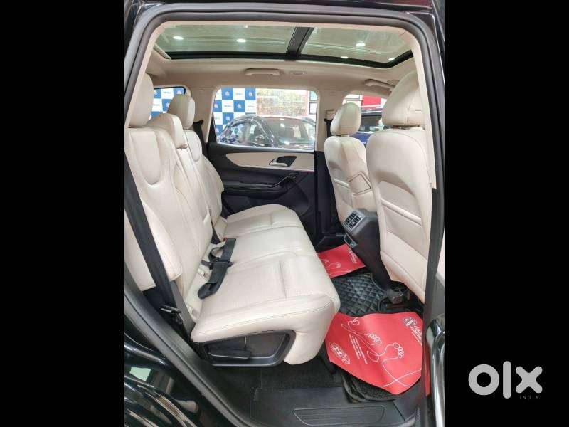 Mahindra Xuv700 2.0 Ax 7 Petrol At Str, 2024, Petrol