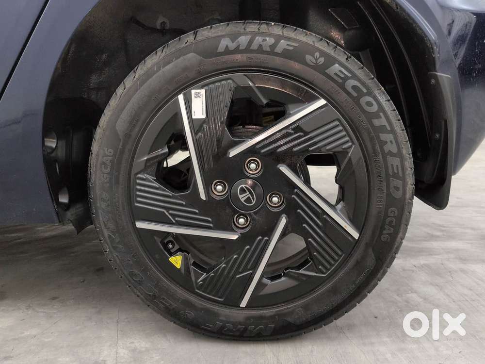 Tata Altroz Xe Petrol, 2025, Petrol