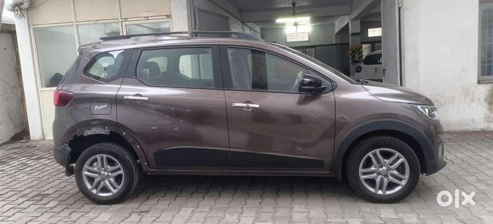 Renault Triber Rxz, 2023, Petrol