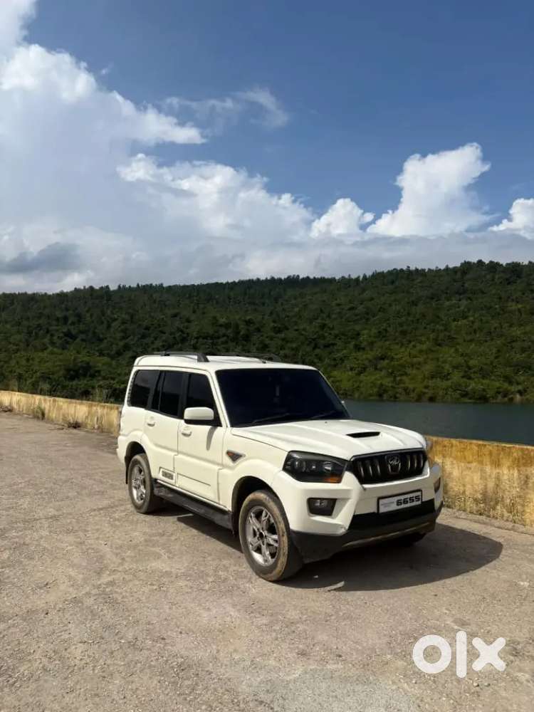 Mahindra Scorpio 2015 Petrol 150000 Km Driven