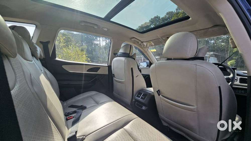 Mahindra Xuv700 2.2 Ax 5 Diesel At Str, 2022, Diesel