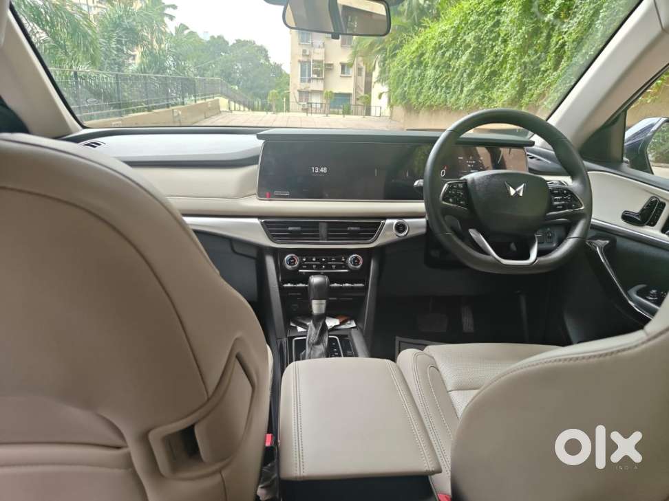 Mahindra Xuv700 2.0 Ax 7 Petrol At Str, 2024, Petrol
