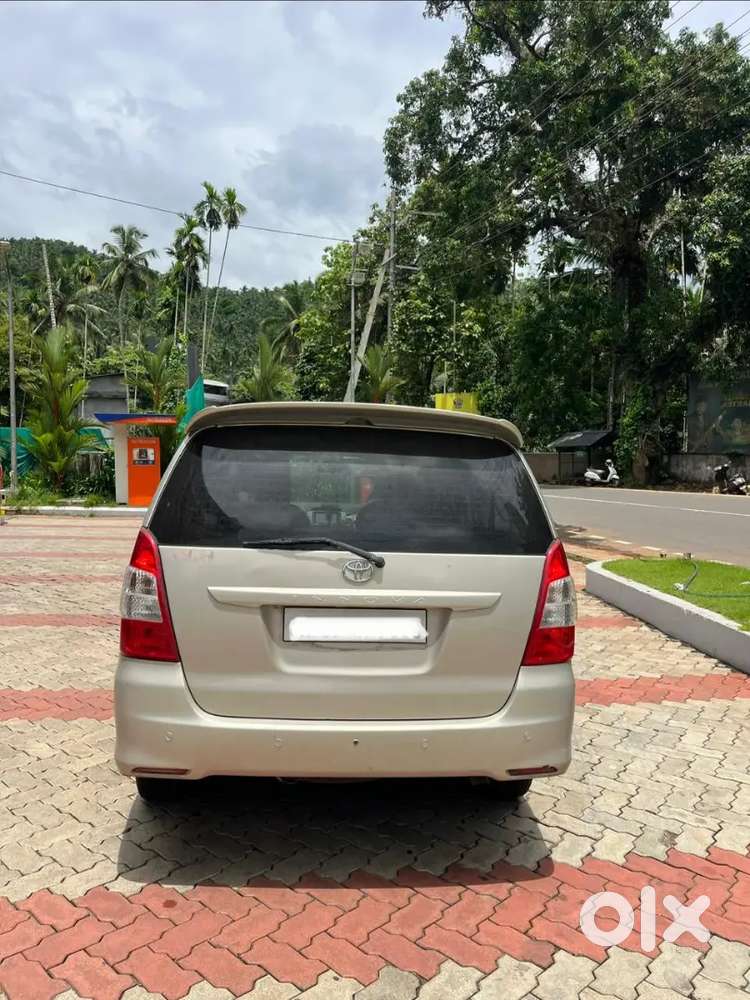 Toyota Innova 2012