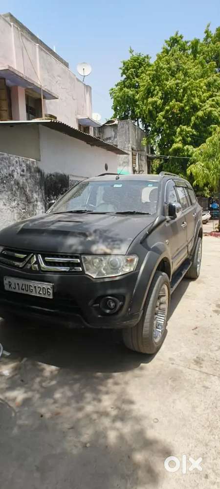 Mitsubishi Pajero Sport 2015 Diesel Well Maintained