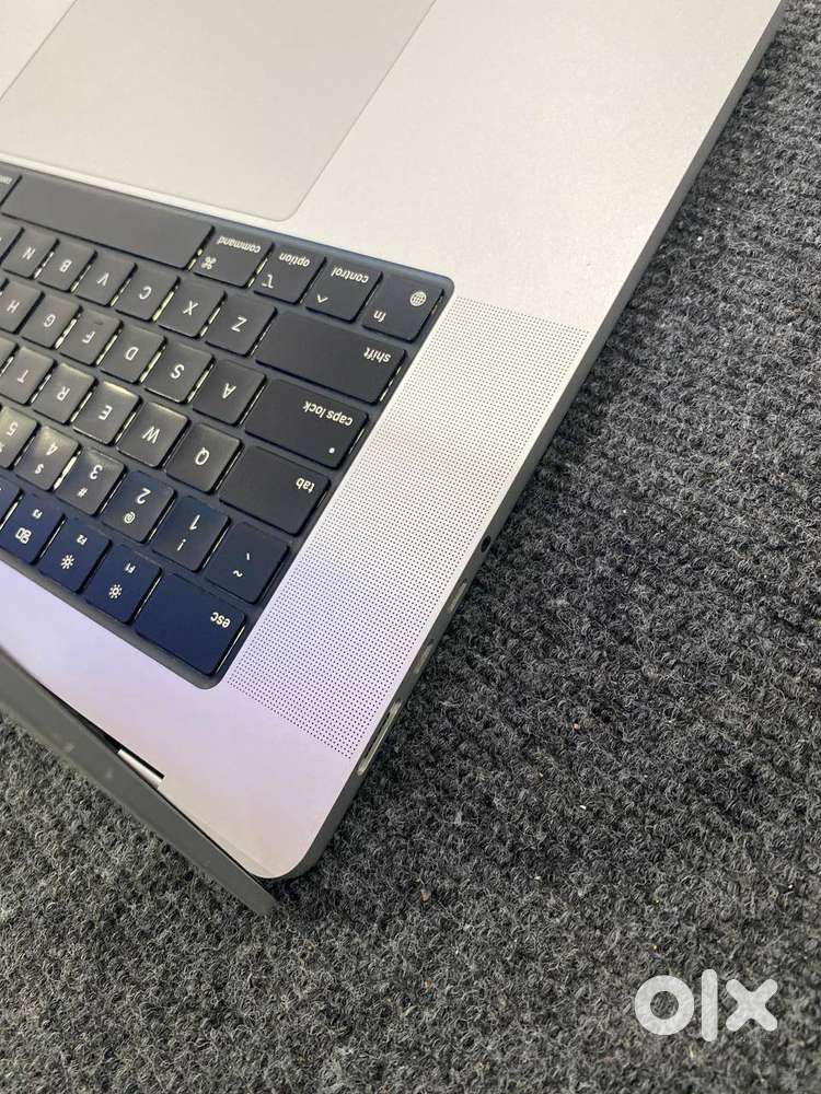MacBook Pro (16-inch, 2022)Space Gray M1 Pro chip 16GB -RAM