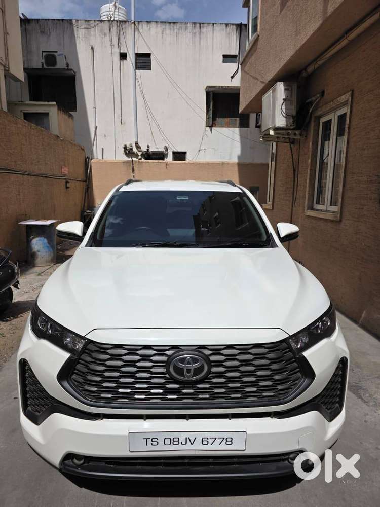 Toyota Innova Hycross 2023 Petrol Well Maintained