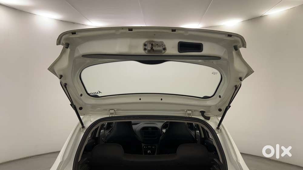 Tata Tiago Xe, 2016, Petrol