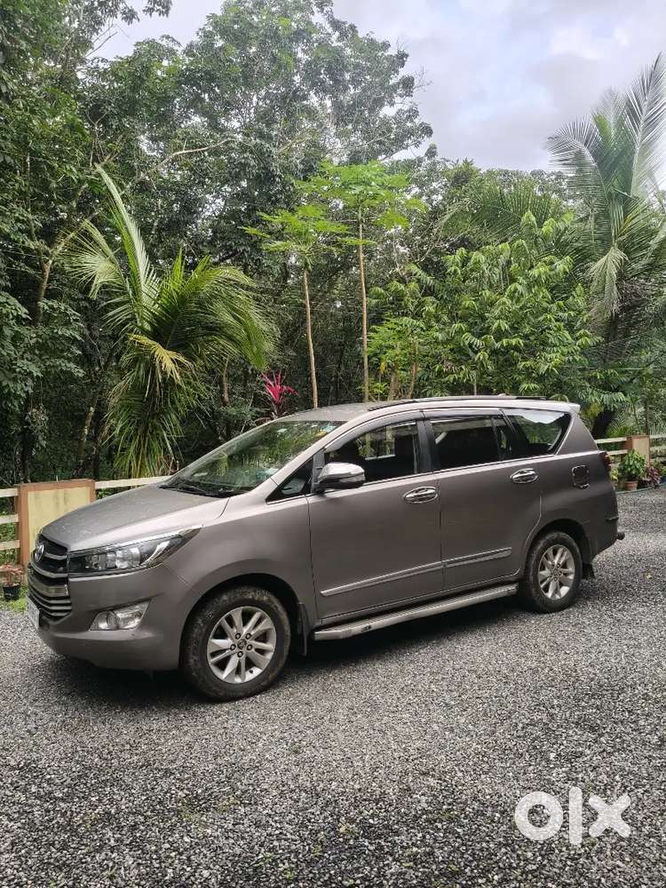 Toyota Innova Crysta G 8 Diesel 2017
