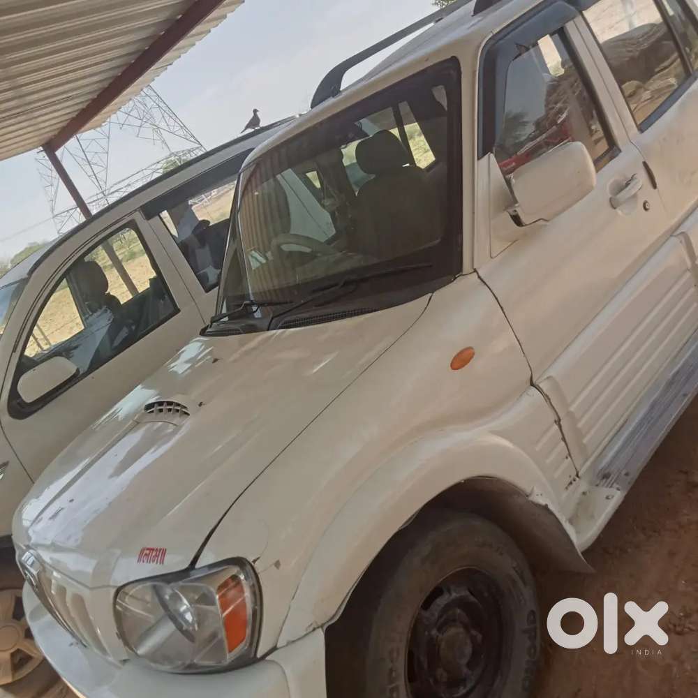 बढ़िया कंडीशन है नया इंश्योरेंस है