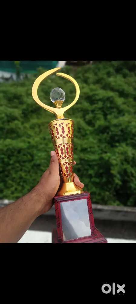 GOLDEN AWARD TROPHY