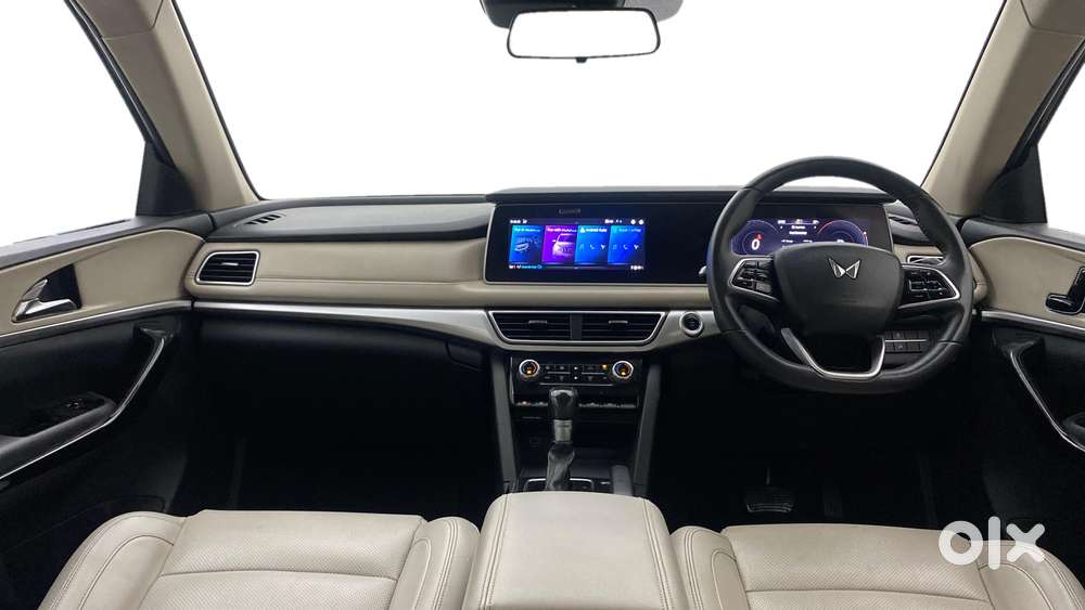 Mahindra Xuv700 2.0 Ax 7 Petrol At Str, 2022, Petrol