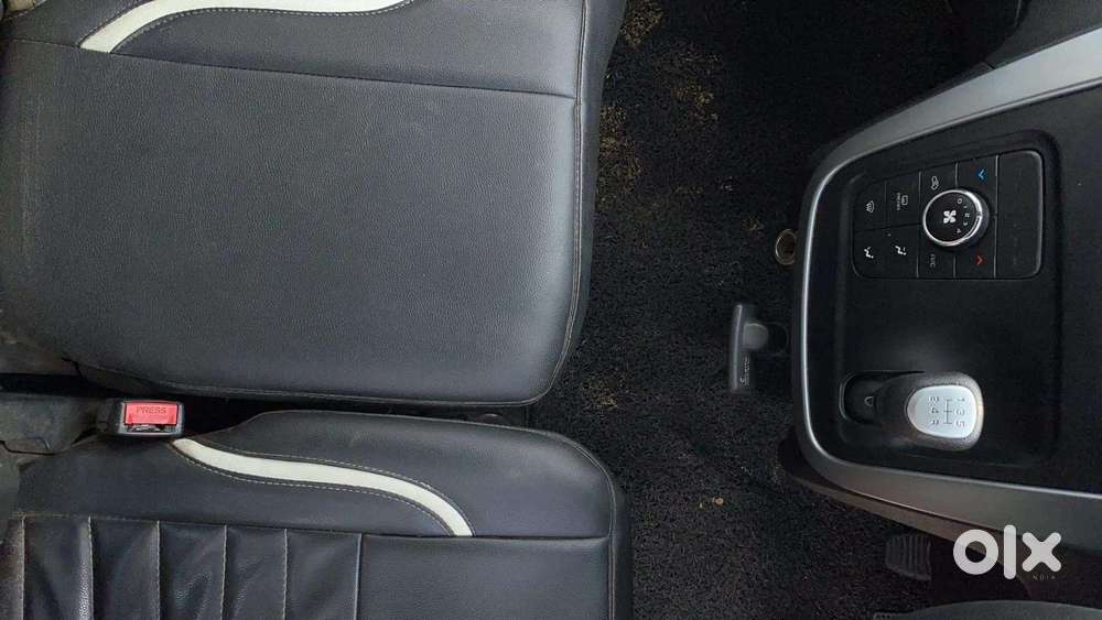 Mahindra Kuv100 Nxt 1.2 K8 Petrol 6 Str Dual Tone, 2018, Petrol