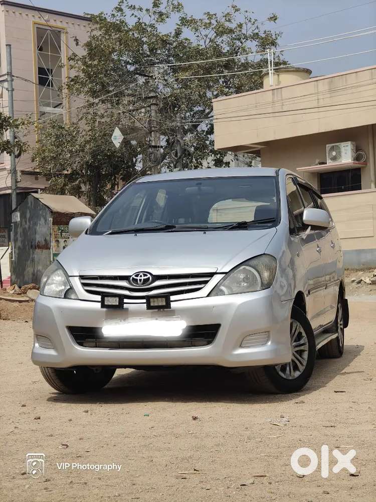 Toyota Innova 2011