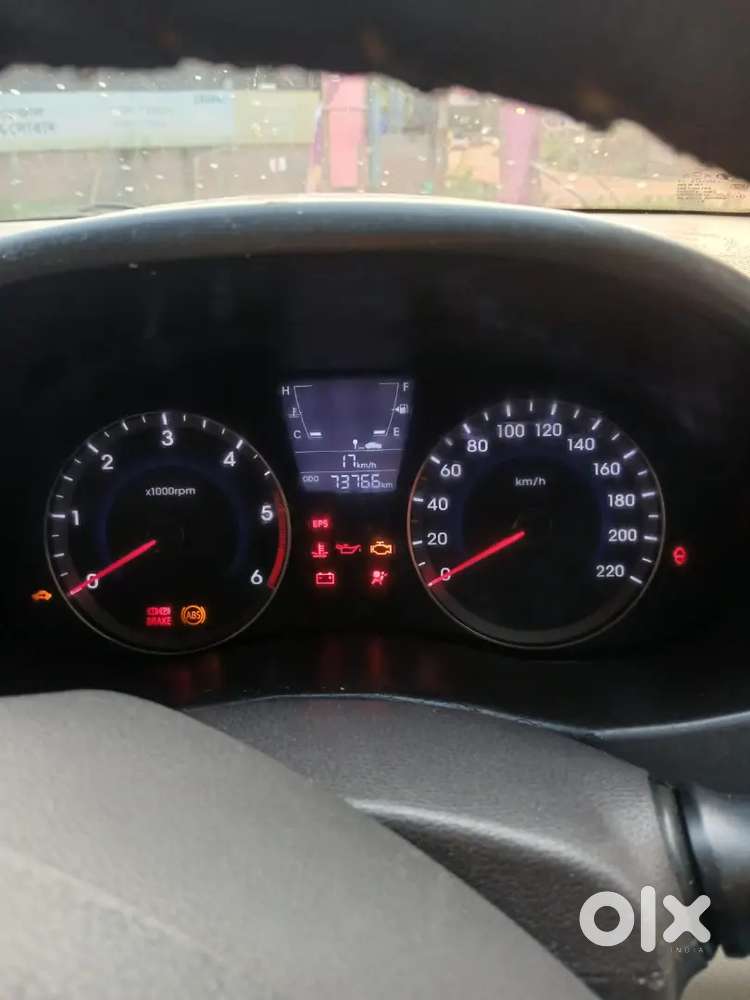 Hyundai Fluidic Verna 2012
