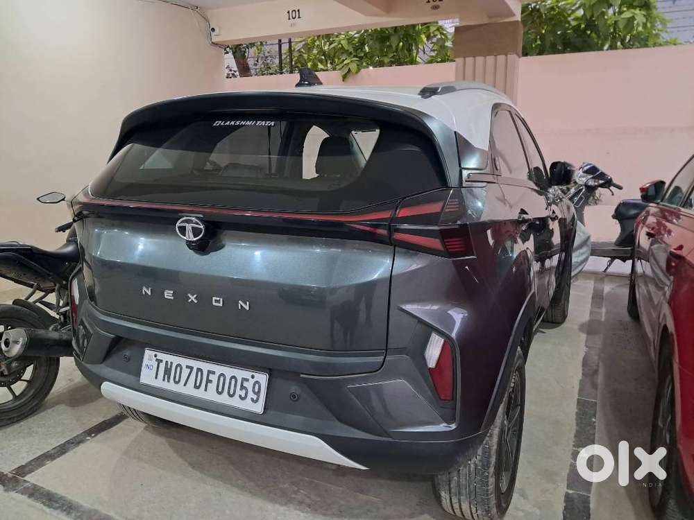 Tata Nexon Creative Plus Dca ,dual Tone Grey With White Roof