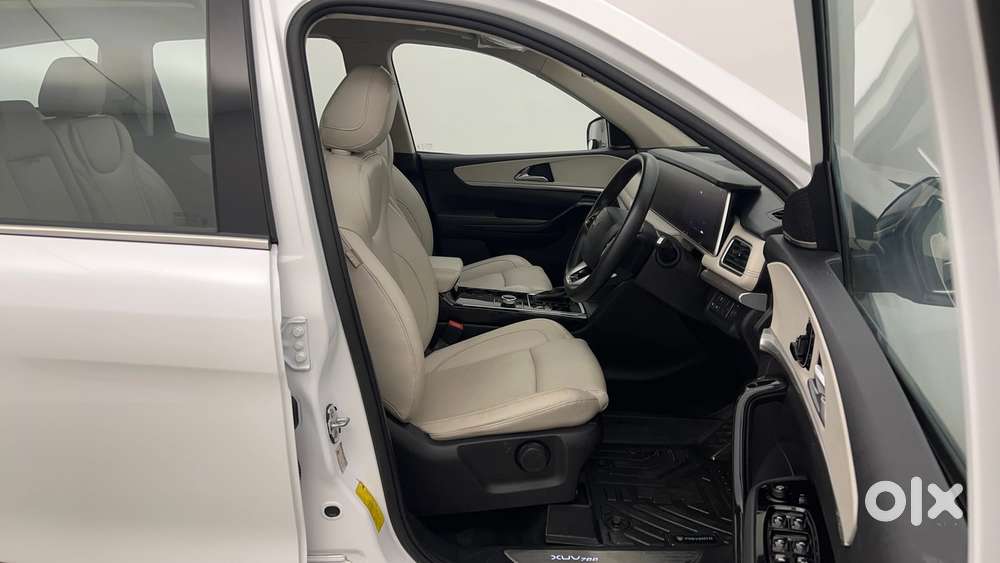 Mahindra Xuv700 2.2 Ax 7 Diesel At Luxury Pack Str, 2022, Diesel