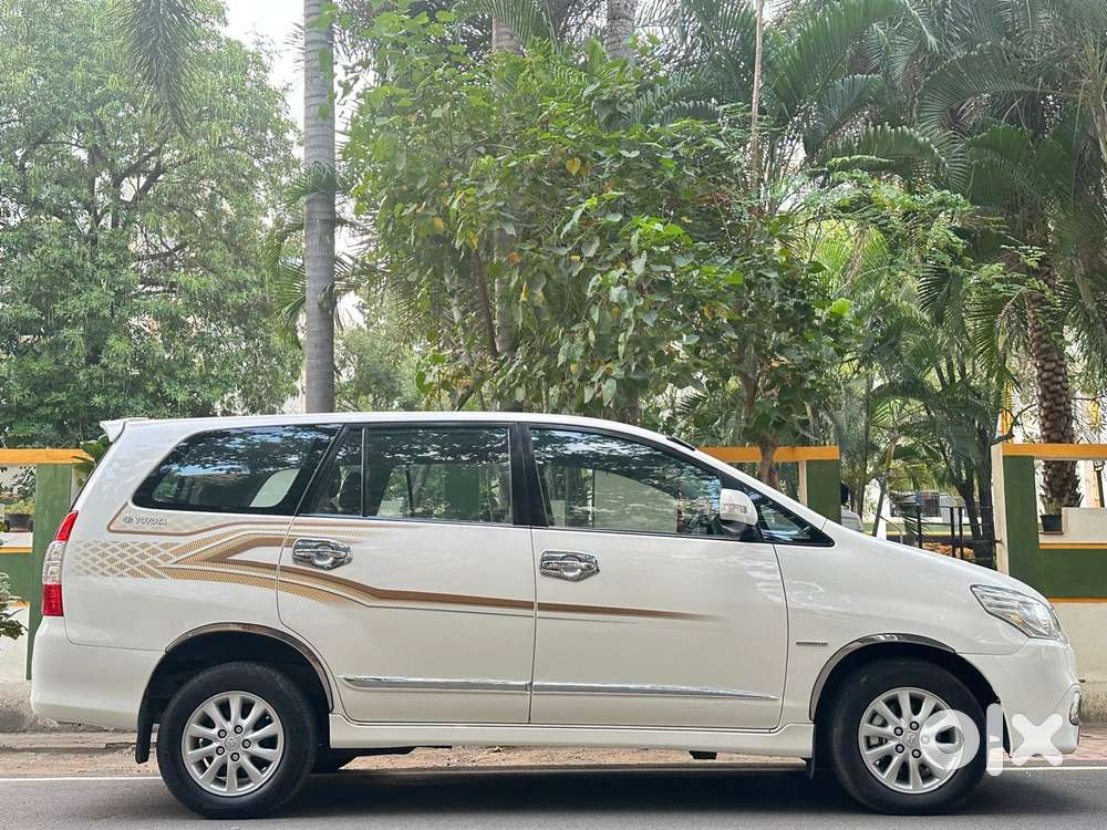 Toyota Innova 2.5 Z Diesel 7 Seater Bs Iv, 2014, Diesel