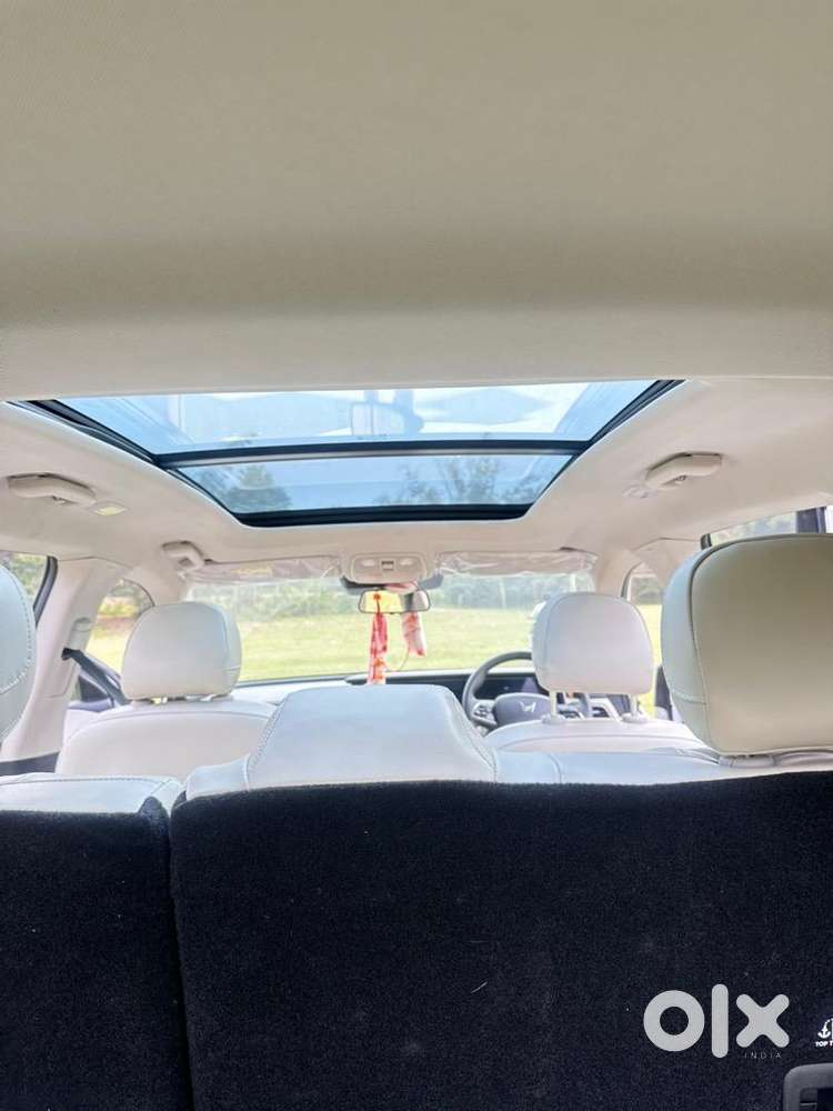 Mahindra Xuv700 2024 Petrol 13500 Km Driven