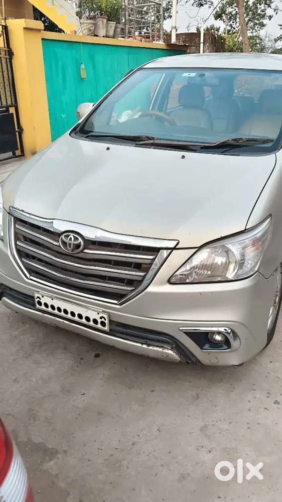 Toyota Innova 2013 Diesel 289000 Km Driven Captain Seat