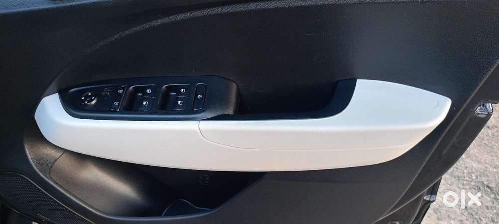 Hyundai Venue 1.2 S (o), 2024, Petrol