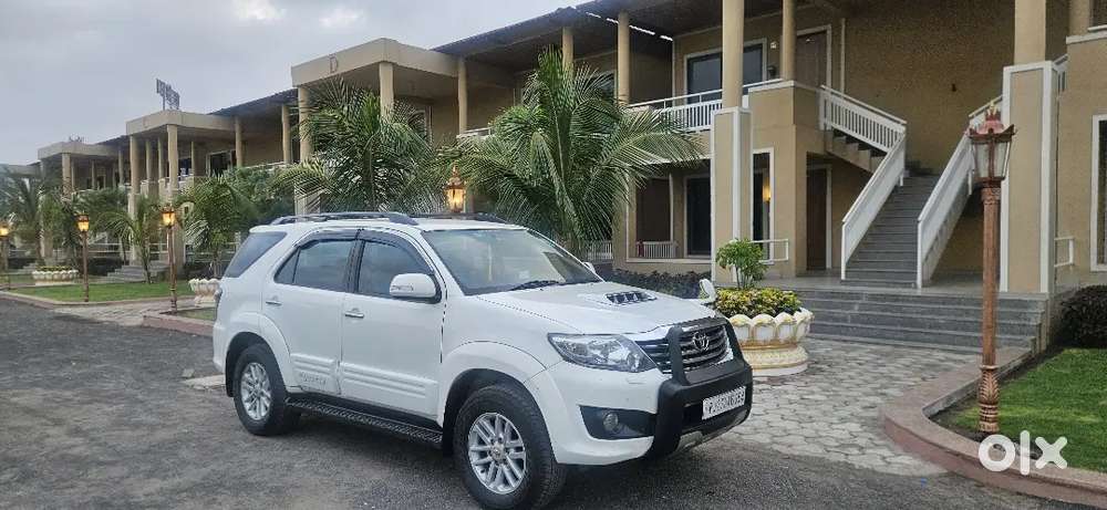 Toyota Fortuner 2014 Diesel 300000 Km Driven