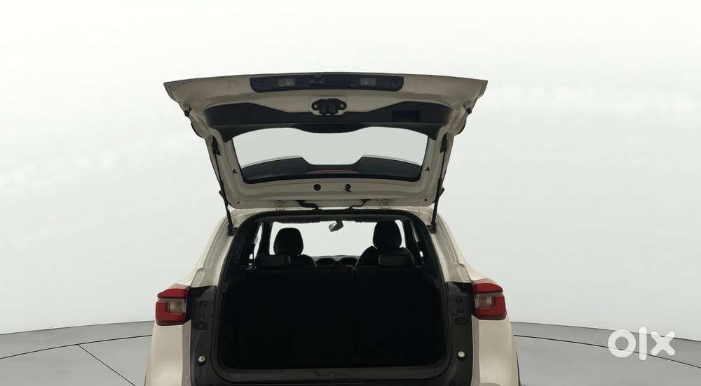 Nissan Magnite 1.0 Xv Premium, 2021, Petrol