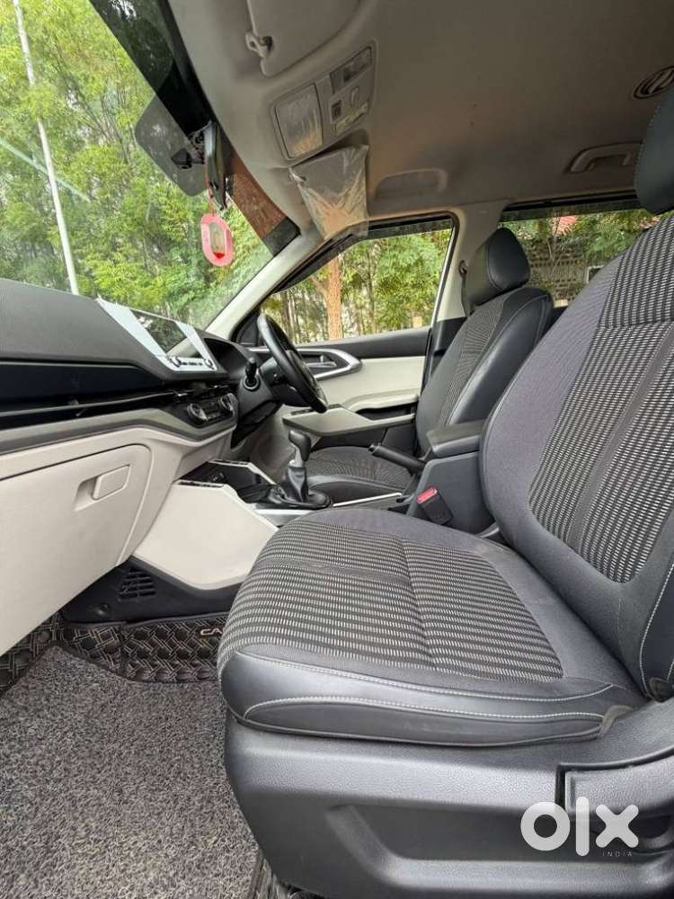 Kia Carens, 2024, Petrol